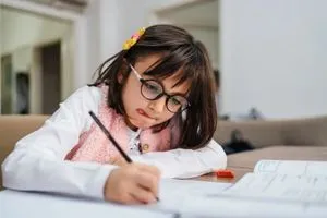 دراسة "صادمة": التعليم الإلكتروني ليس اتجاهاً صحيحاً والتقليدي الأفضل للتلاميذ