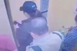 قفزوا من الطابق 21.. انتحار جماعي لعائلة يثير ضجة في اندونيسيا (فيديو)