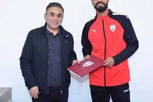 نادي نوروز يؤمن مهاجمه لموسمين إضافيين