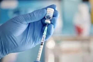 طنين الأذن والدوخة.. متلازمة جديدة مثيرة للقلق ترتبط بلقاحات فيروس كورونا