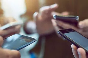 الاتصالات النيابية: تسجيل الهاتف المحمول يهدد أمن بيانات المواطنين العراقيين