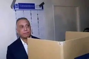 عودة الكاظمي إلى العراق.. صفقة سياسية أم مقامرة قانونية؟