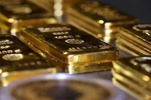 الذهب يتراجع مع توخي المستثمرين الحذر قبل الرسوم الجمركية