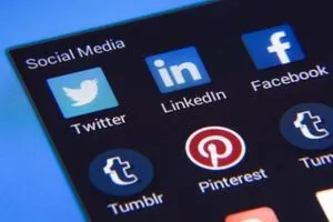 الترند في العراق.. بين صناعة التأثير والتقليد الأعمى