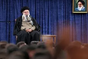 قائد الثورة الاسلامية: التفاوض مع امريكا لا يحل اي مشكلة ولن يرفع العقوبات