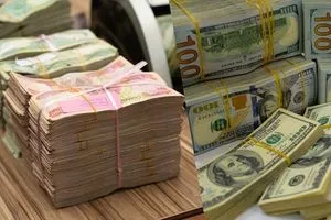 اسعار الصرف تسجل 148500 دينار لكل 100 دولار في بغداد