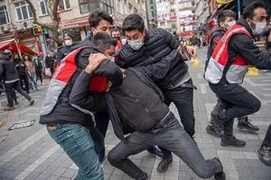 تقرير بريطاني: حكومة أردوغان تواجه الاحتجاجات بوحشية