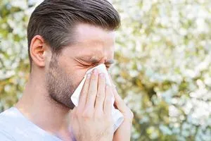 عراض غير متوقعة لـ"حساسية الربيع".. تعرف عليها