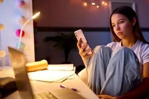 ما تأثير مواقع التواصل الاجتماعي على الصحة النفسية؟
