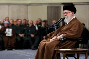 خامنئي يرفع حالة التأهب القصوى.. إيران تستعد لمعركة محتملة مع واشنطن وتل أبيب