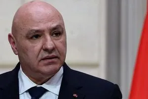 سياسي لبناني: تصريحات عون بشأن الحشد الشعبي مستغربة وتستدعي توضيحاً رسمياً