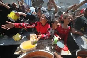 رئيس الاونروا: أطفال غزة يتضورون جوعا بسبب إسرائيل