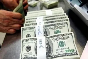 أسعار الصرف تسجل 146000 دينار لكل 100 دولار في بغداد