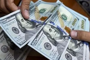 الدولار يشهد انخفاضاً كبيراً مقابل الدينار في اختتام تعاملات اليوم