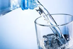 دراسة: طريقة شربك للماء تؤثر على شبابك