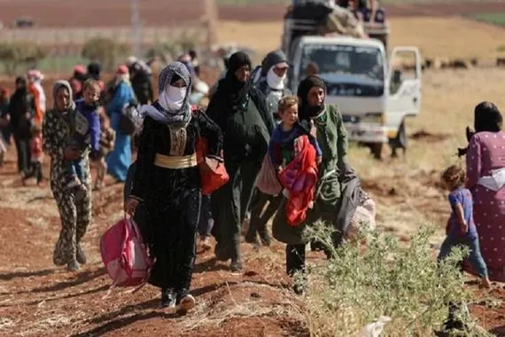 استمرار النزوح الجماعي من السويداء إلى درعا وسط تجدد الانهيار الأمني قناة العالم الاخبارية