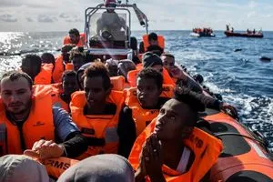 حريق تسبب بغرقهم مصرع 50 مهاجراً سودانياً على سواحل ليبيا شفق نيوز