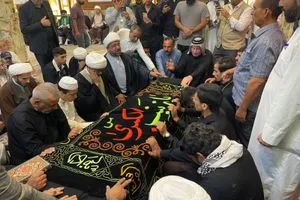 بالصور توافد المعزين إلى جامع الطوسي استعداداً لبدء مراسم تشييع عقيلة السيد السيستاني وكالة الانباء العراقية واع
