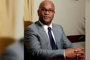 سقط من الطابق 22 بأحد الفنادق وفاة غامضة لسفير جنوب إفريقيا في فرنسا