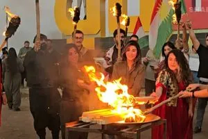 إيقاد شعلة نوروز في القامشلي تنديداً بتجاهل العيد القومي للكورد صور شفق نيوز