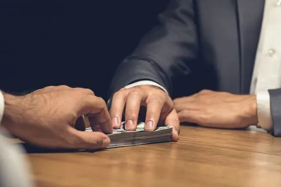 كيف تُباع وتُشترى الولاءات في العراق كواليس بيع المناصب بـ الدولار من أفواه السياسيين عاجل وكالة بغداد اليوم الاخبارية