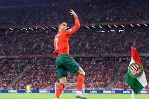 كريستيانو رونالدو يصبح أول ملياردير في عالم كرة القدم