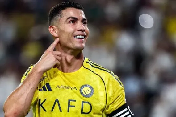 رونالدو سيواصل اللعب حتى منتصف الأربعينات من عمره