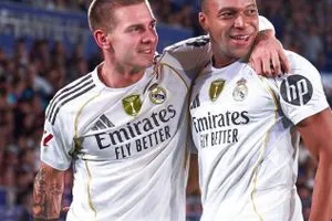 ماستانتونو يكشف كيف استقبله مبابي في ريال مدريد