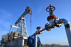 النفط يتراجع بعد اتفاق غزة