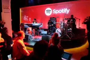 وفاة مغني السول الأميركي دانجيلو