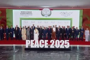 سياسي السوداني صعد قطار التطبيع بحضوره قمة شرم الشيخ