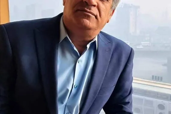 الخروج من عباءة الألم مبللا بالموت ــــ قراءة في في يَديْ دليلٌ على بُهتانِ العالم لأحمد عبد الحسين جريدة الصباح الجديد