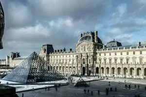 بعد سرقة متحف اللوفر وزير العدل الفرنسي يقر بـ الفشل شفق نيوز