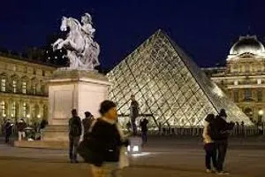 متحف اللوفر يعيد فتح أبوابه بعد عملية السطو شفق نيوز