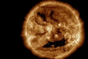 الجسم الفضائي 3I ATLAS يجري مناورة غير عادية أثناء اقترابه من الشمس