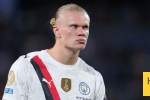 هالاند يغرد وحيدا