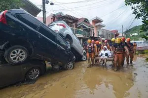 الفلبين إعصار كالماغي يخلف 66 قتيلا ويمحو أثر 26 شخصا