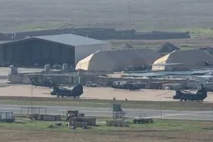 إغلاق مفاجئ لبوابات قاعدة الحرير قرب أربيل وتحليق مروحيات أباتشي في الأجواء