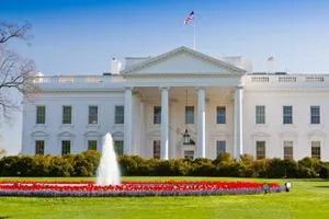 البيت الأبيض يتجهز بخيارات بديلة لرسوم ترامب تحسباً لقرار المحكمة العليا