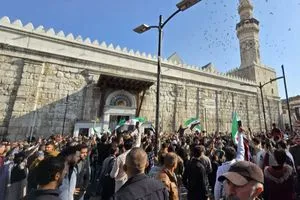 بتوجيه من الشرع وقفات في مدن سورية لدعم وحدة البلاد شفق نيوز