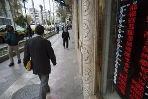 الريال الإيراني ينهار مجددا امام الدولار