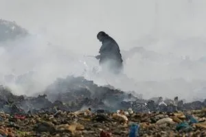 السوداني يوجه بمعالجة تلوث الهواء وتشديد مكافحة الحرق العشوائي للنفايات