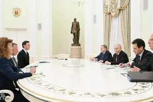 أوشاكوف يكشف تفاصيل مباحثات بوتين ومبعوثا ترامب بشأن خطة التسوية في أوكرانيا وكالة الانباء العراقية واع