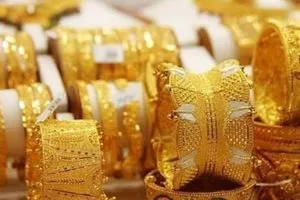 الذهب يهبط بعد صعود لامس أعلى مستوى له في ستة أسابيع