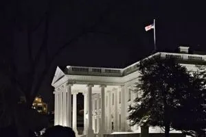 خط مخصص للإبلاغ عن الأخبار المزيفة البيت الأبيض مهتم