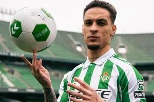 شكوك حول مشاركة أنتوني ضد برشلونة