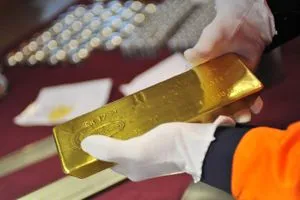 لأول مرة في التاريخ احتياطيات الذهب لروسيا تتجاوز 300 مليار دولار