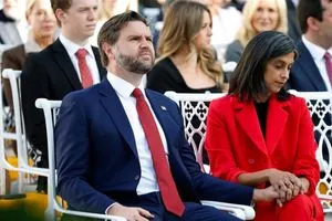 خاتم زوجة نائب الرئيس الامريكي يثير ضجة على السوشيال ميديا