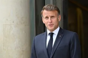 بعد ترامب ماكرون يهدد بفرض رسوم على الصين