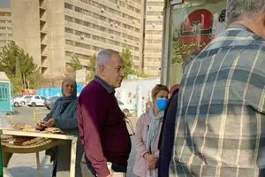 نتنياهو يقف في طابور أمام مخبز ما قصة الصورة الأكثر تداولاً في إيران